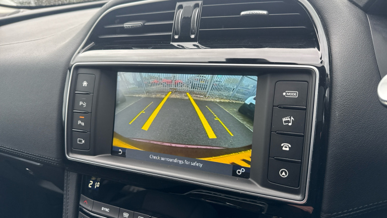 Jaguar F-Pace 2.0d Portfolio 5dr Auto AWD Diesel Estate